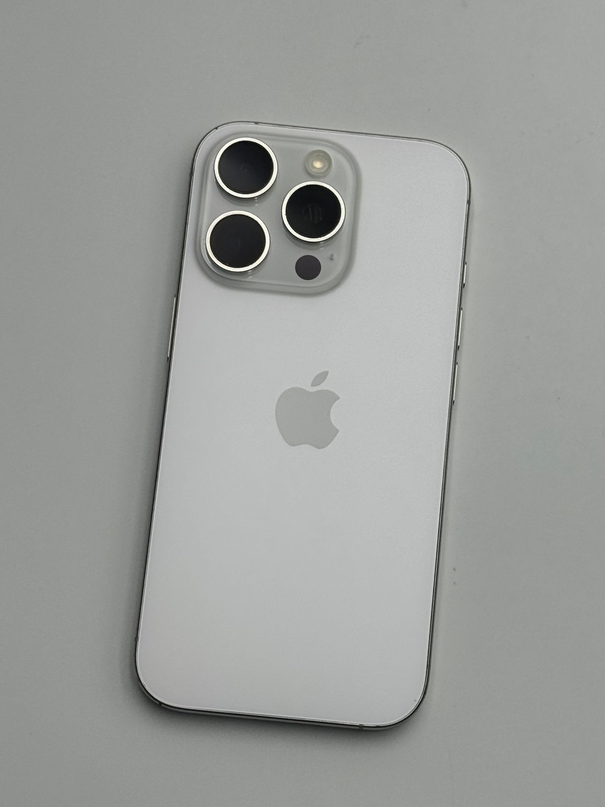 【訳あり中古B】iPhone 16 Pro 128GB ホワイトチタニウム バッテリー【91%】 SIMフリー 白ロム