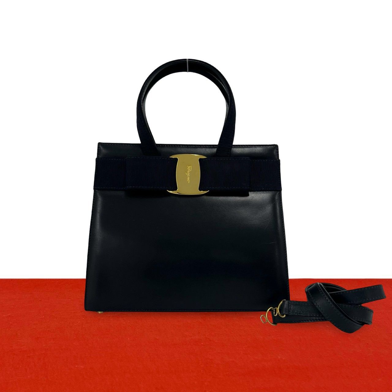 極 美品 Salvatore Ferragamo サルヴァトーレフェラガモ ヴァラリボン