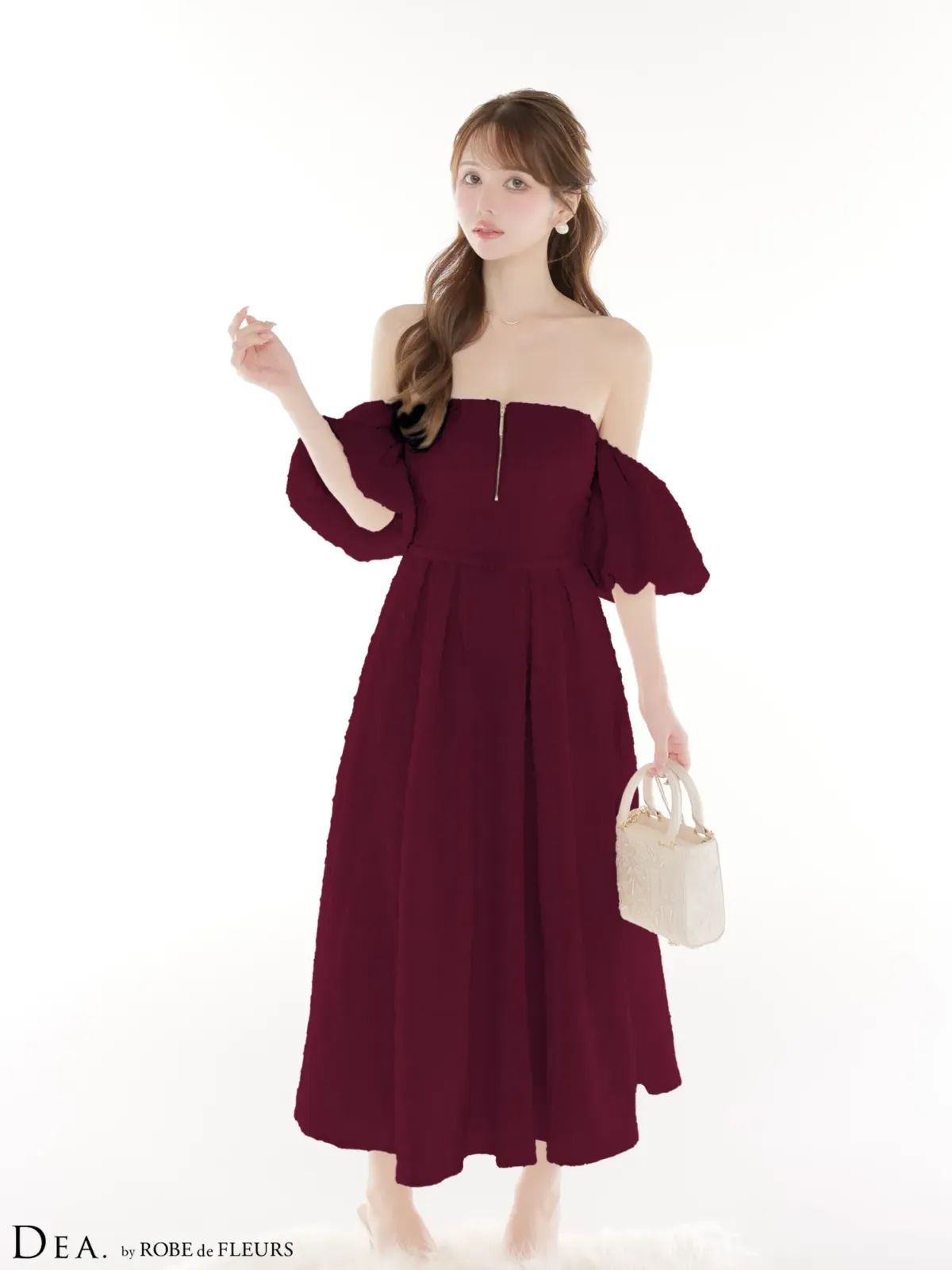 ワインレッド[DE4334-B-2511] 【DEA. by ROBE de FLEURS/ディアバイローブドフルール】ラメ/ ジャガード/ オフショル/ バルーンスリーブ/ フレア/ ミディアムドレス/ ロングドレス/ キャバドレス 23,443円