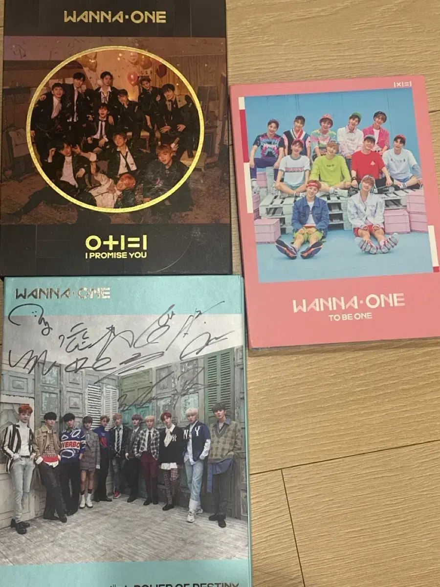 Wanna One（ワナワン）サイン入り アルバム + 2枚 ノーサイン 6,557円