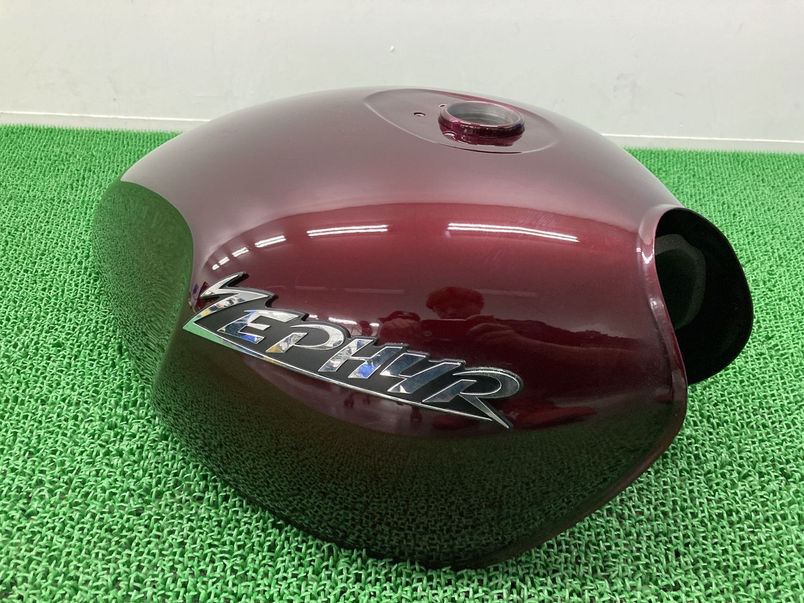 中古　ゼファーx タンク ゼファー1100 タンク ワインM カワサキ 純正 中古 ZR1100A ZEPHYR 燃料