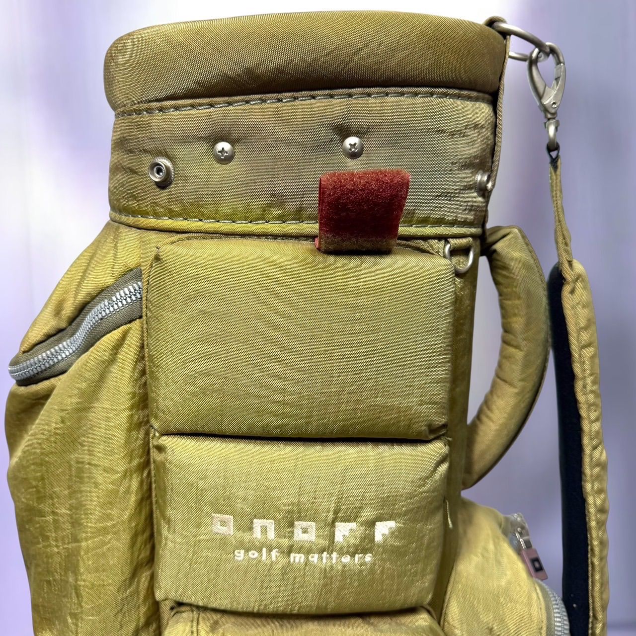 超メルカリ市特価　オノフ軽量オリーブグリーンキャディバッグ ☆希少品 送料無料 ONOFF オノフ カバー付き キャディバッグ ゴルフ