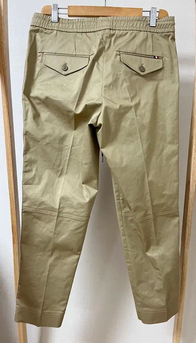 【美品】MONCLER モンクレール チノパン スラックス 44 ベージュ MONCLER(モンクレール) メンズ パンツ 44 ベージュ 正規品 - メルカリ