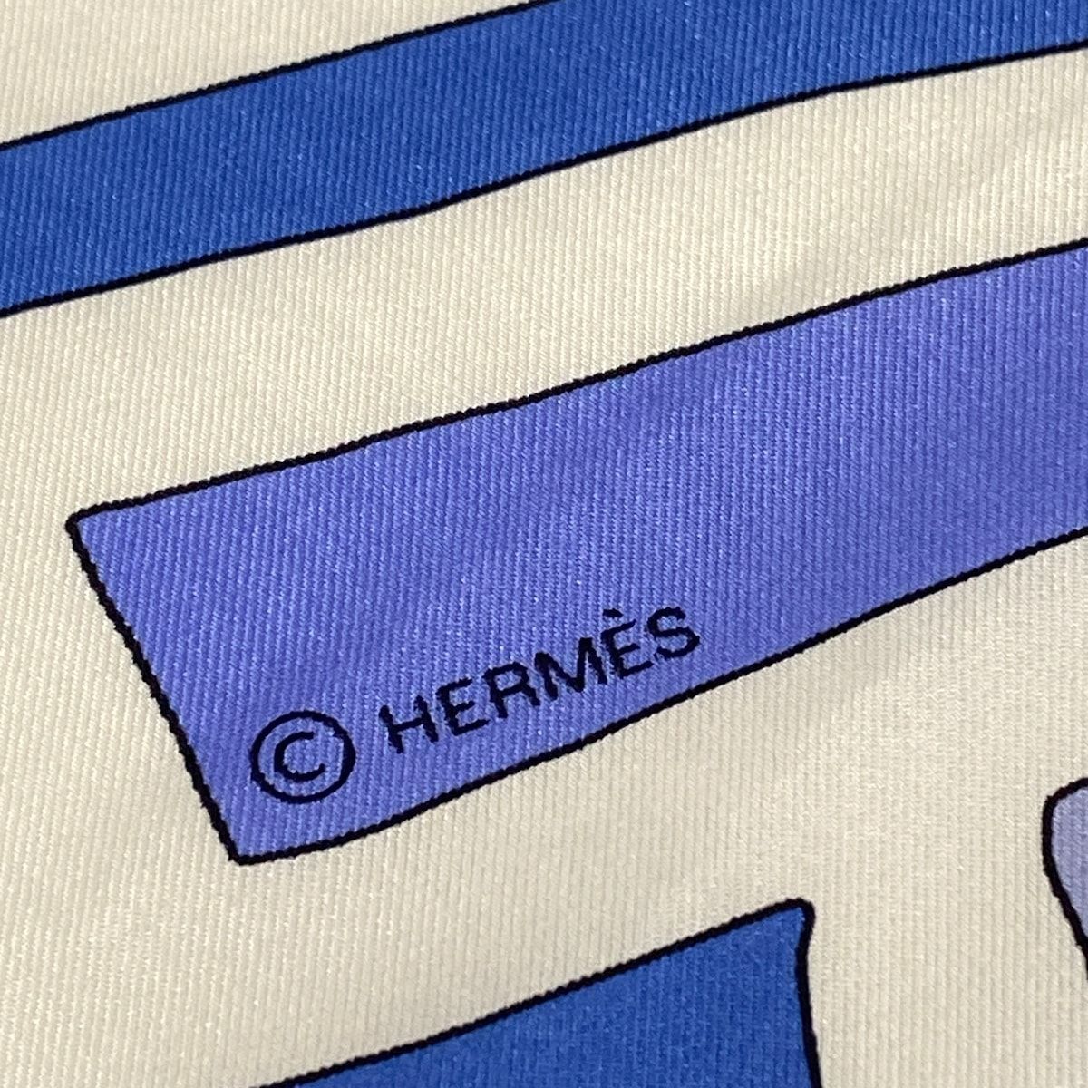 HERMES(エルメス) スカーフ美品 カレ140 ブルー×グレーベージュ×白 ROBE DU SOIR