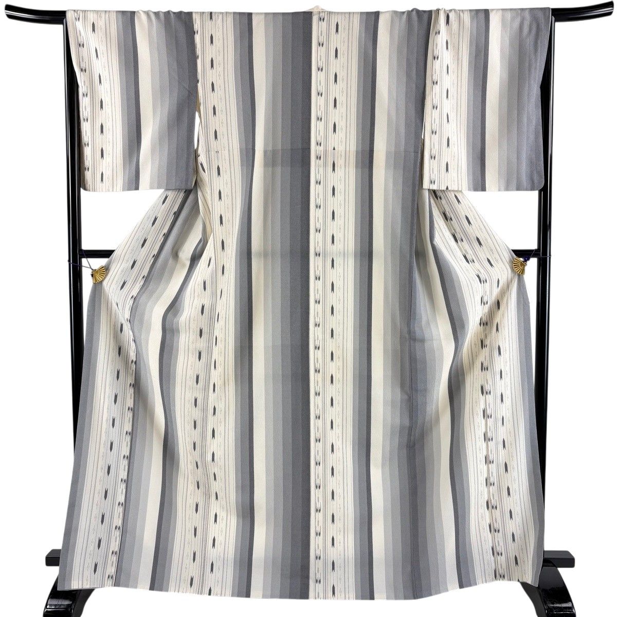 【美品】 紬 身丈167cm 裄丈67.5cm L 袷 縦縞 矢絣 クリーム 正絹 秀品 【中古】 6,776円