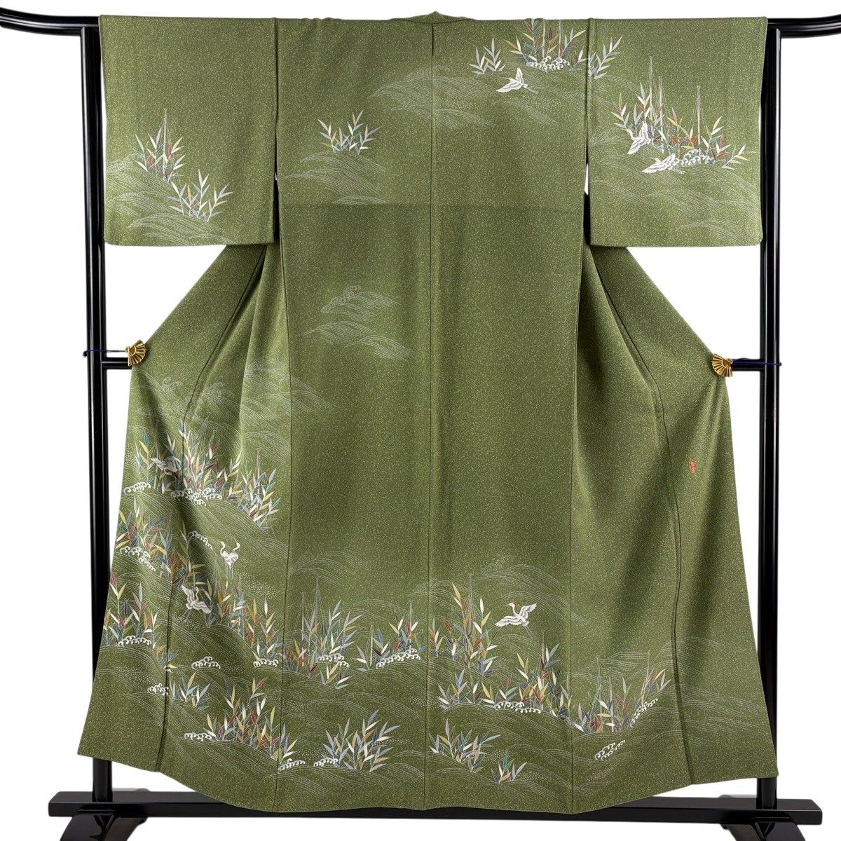 【美品】 訪問着 身丈155cm 裄丈63.5cm S 袷 落款 鶴 波頭 金彩 縮緬 よもぎ色 正絹 秀品 【中古】
