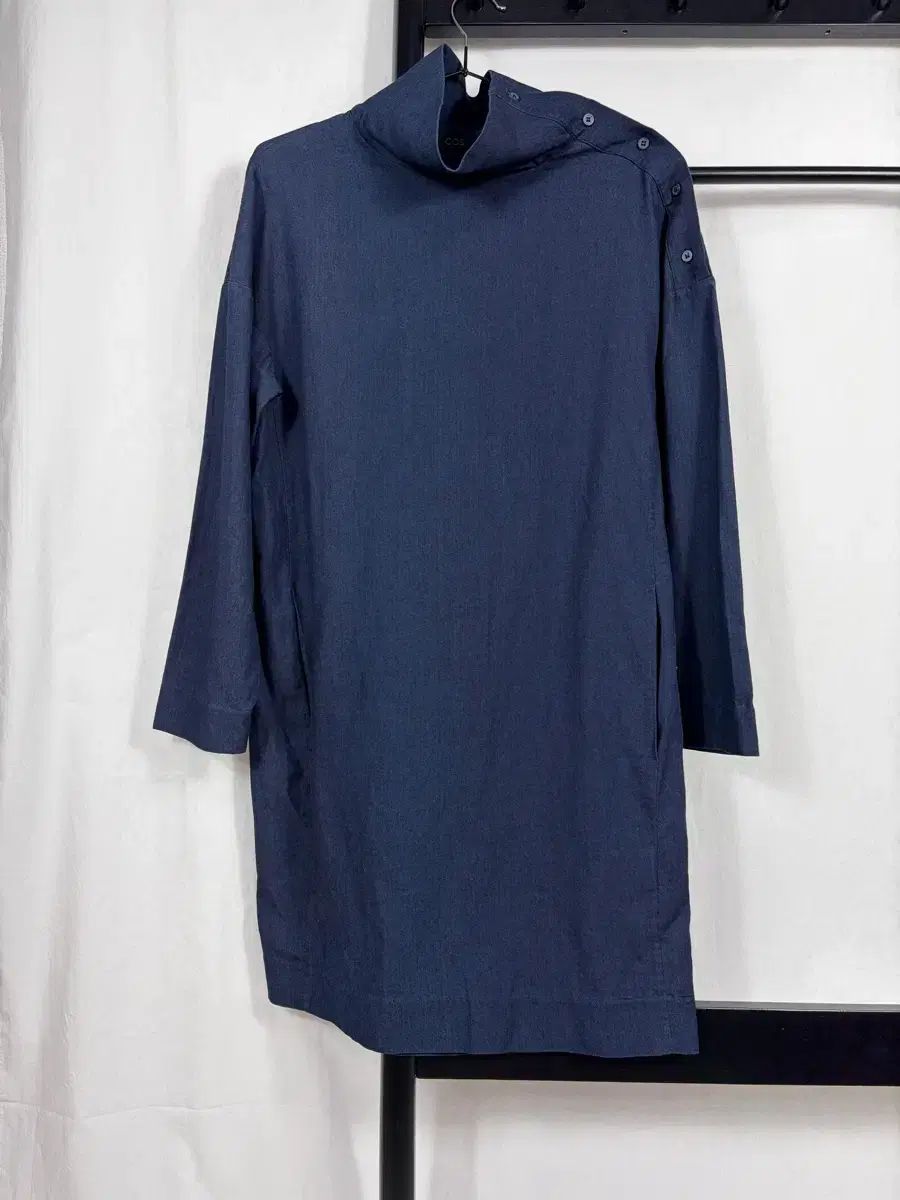 正規品 COS タートルネック ONE PIECE ネイビー 6,905円