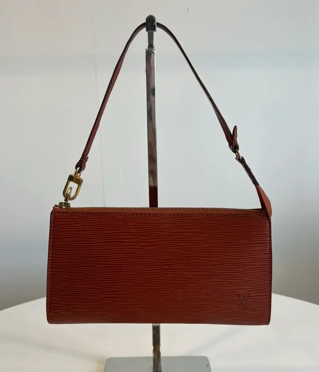 ルイヴィトン エピ ポシェット アクセソワール ポーチ ショルダーバッグ (正規品)