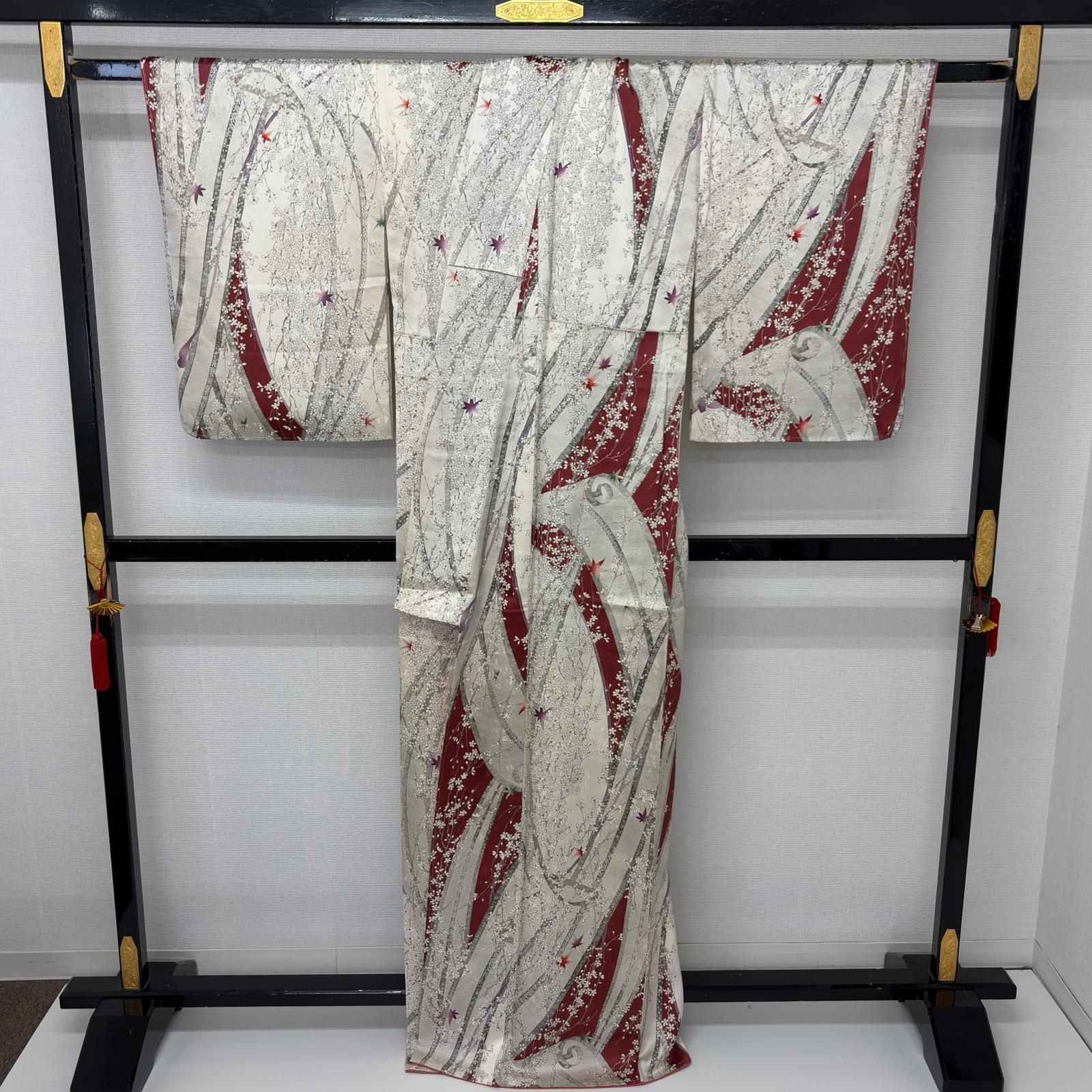 ｍ　優華利 花柄 小紋 着物 小紋 裄67 華やかな花柄の染め 正絹 着物 MK-4393 - メルカリ