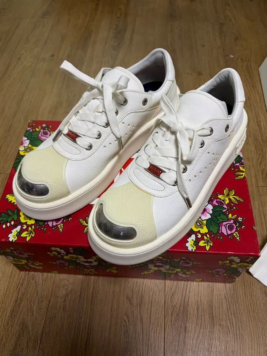 42 KENZO ケンゾー スティールトゥ スニーカー