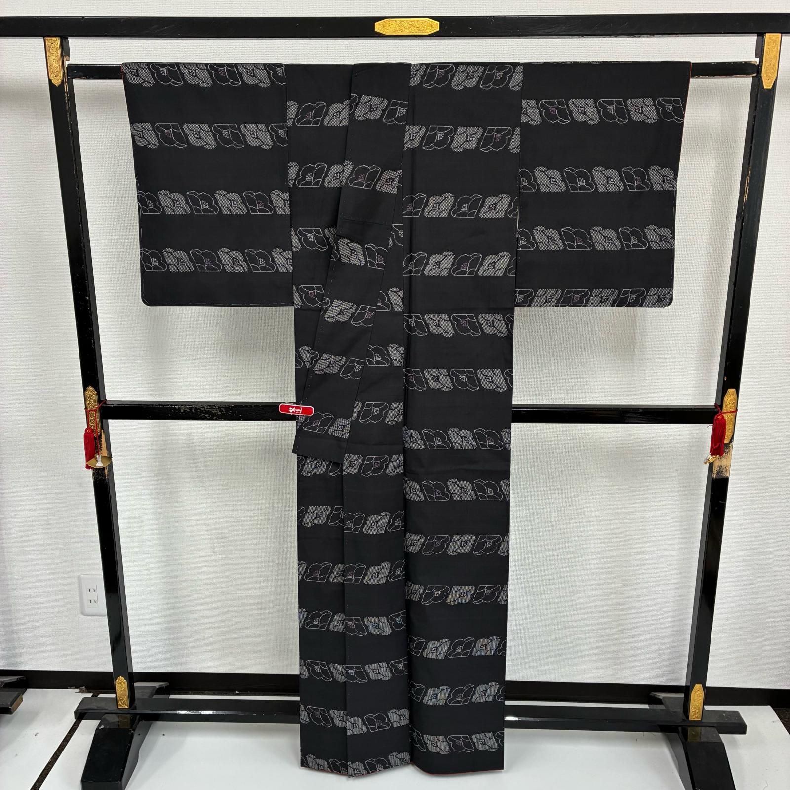 本場大島紬 正絹 黒地 横断の花絣 袷 着物 MK-5404 - メルカリ