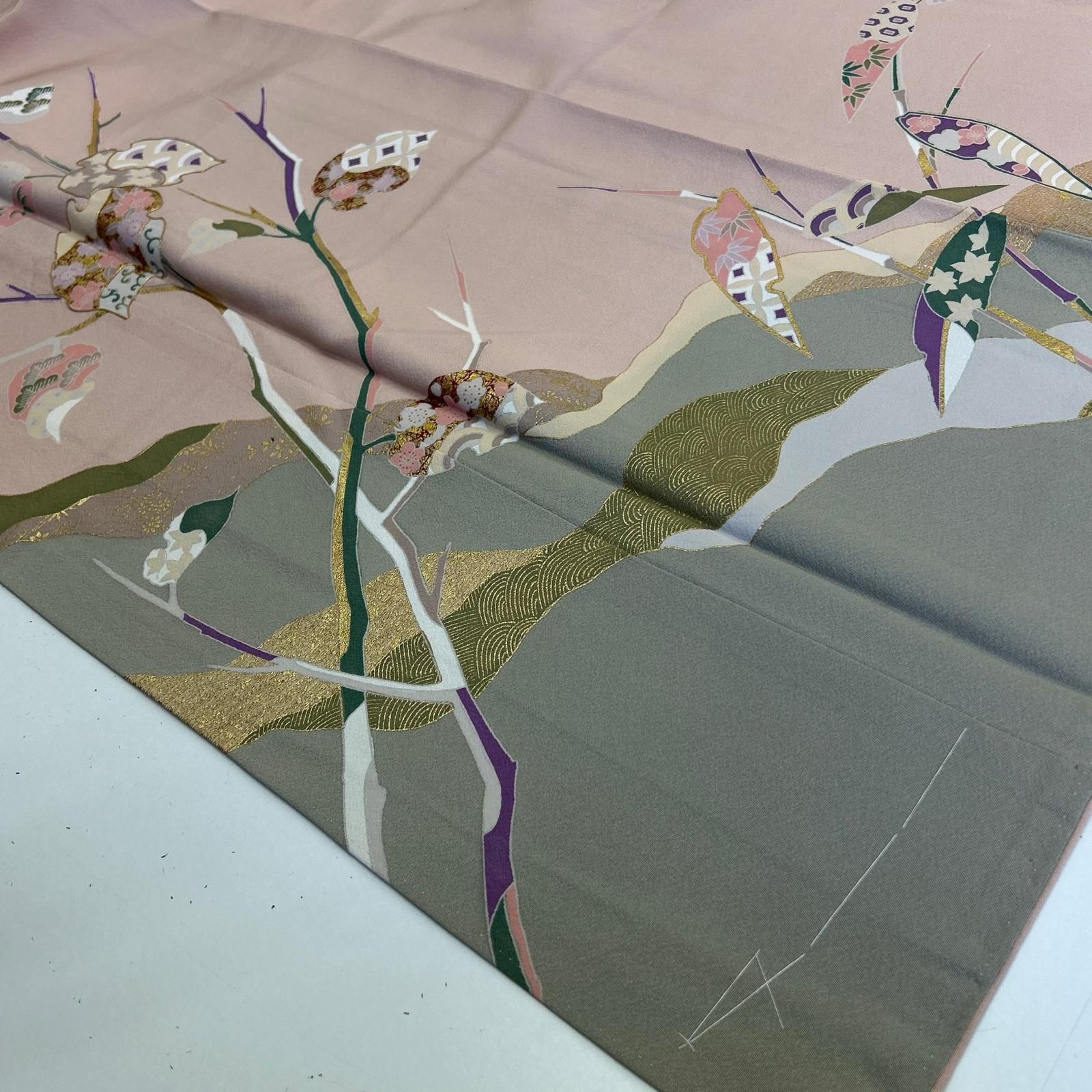 付け下げ 正絹 紋なし 金彩 美しい染めの花 袷 着物 MK-5860