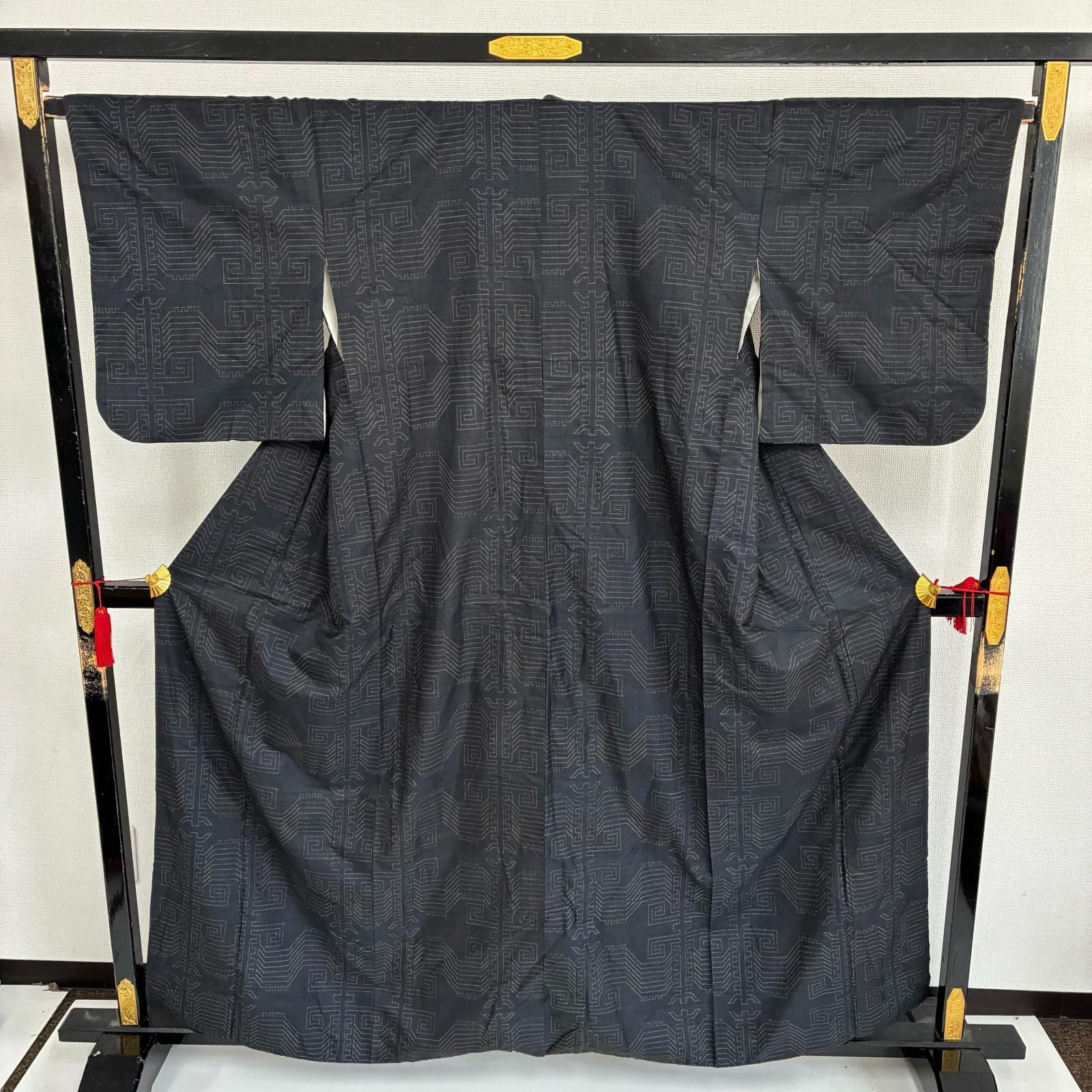 本場大島紬 正絹 裄66 泥藍染め 一元式 幾何学 袷 着物 MK-6273 - メルカリ