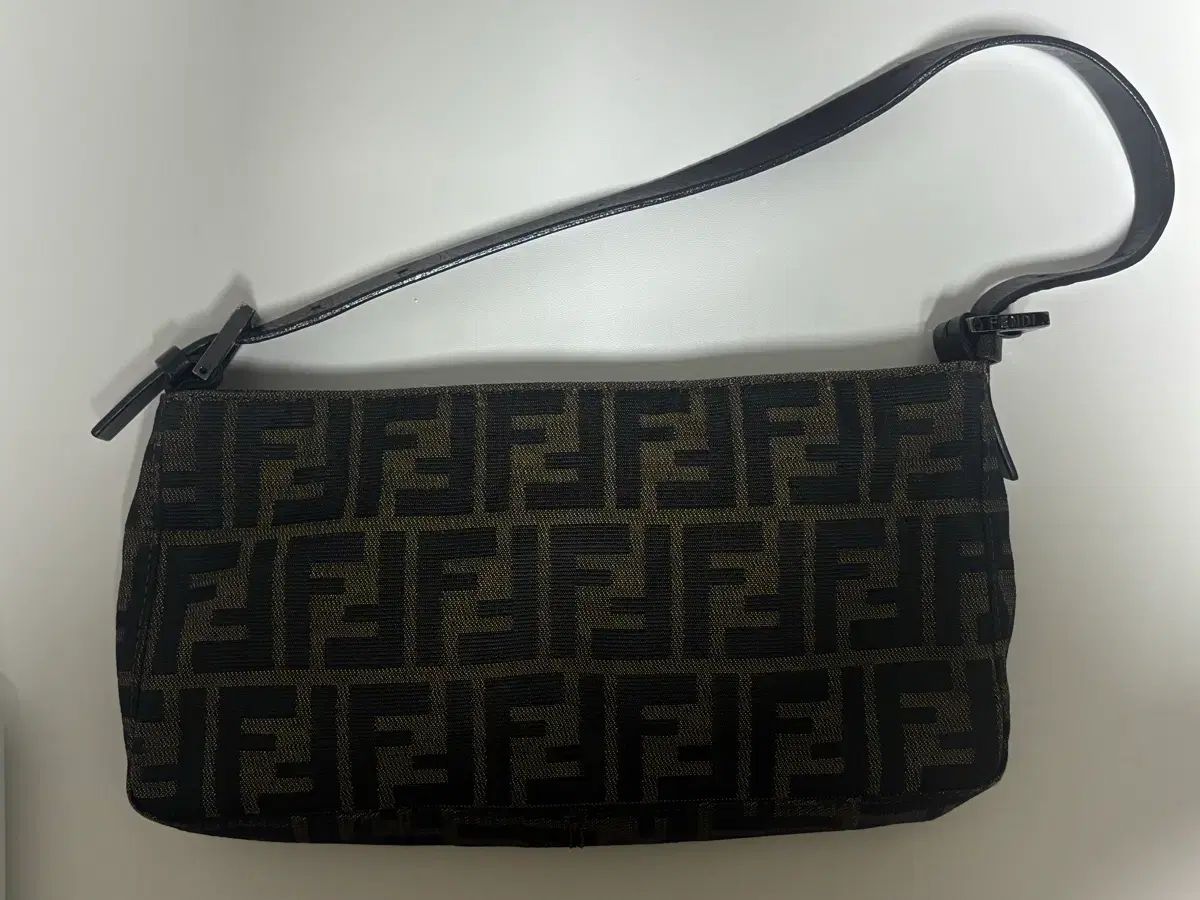 フェンディ ショルダーバッグ 55,358円
