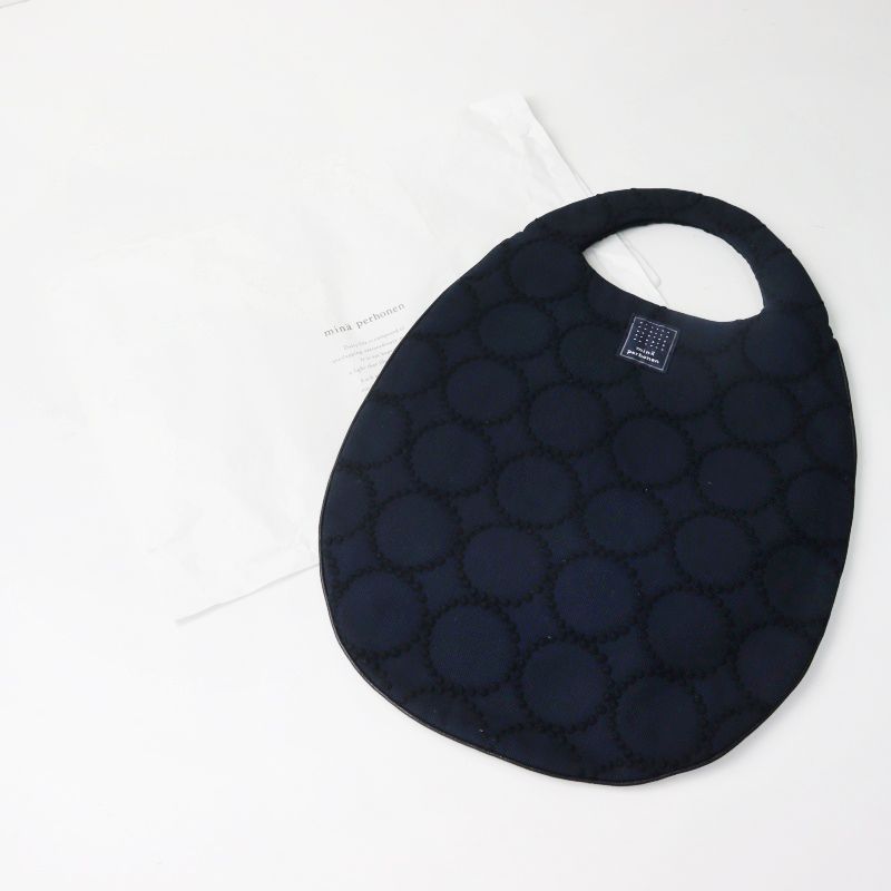 美品 ミナペルホネン mina perhonen tambourine egg bag タンバリン エッグバッグ ｜ネイビーハンドバッグ 刺繍【2400015080505】