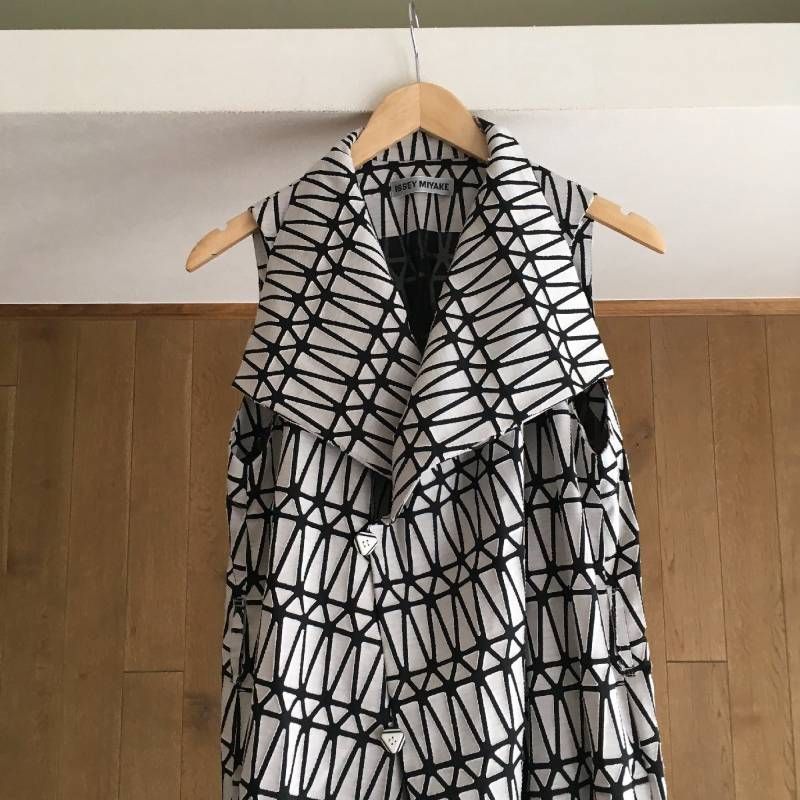 美品 ISSEY MIYAKE イッセイミヤケ 幾何学模様 ベスト ジャケット2