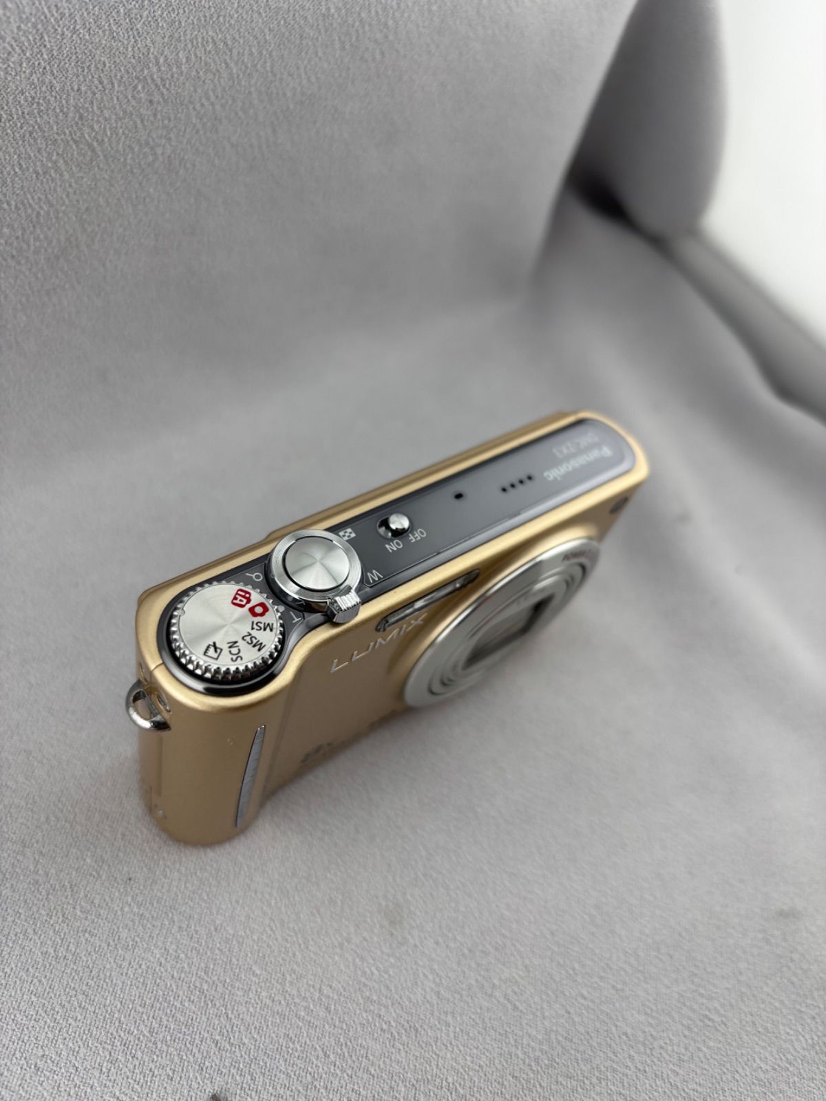 2123【美品、動作確認済み】 Panasonic LUMIX DMC-ZX3 ゴールド