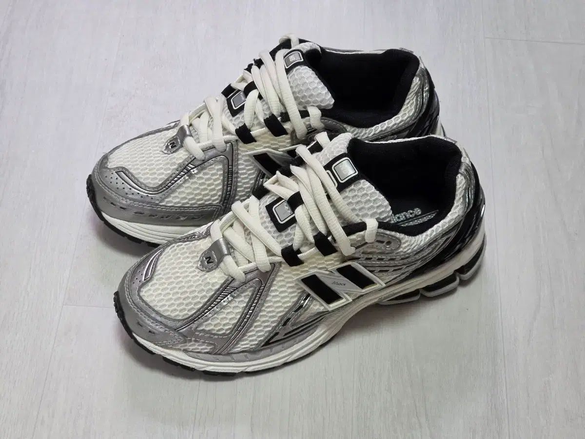 S級 New Balance 1905R ブラック シルバー 235サイズ