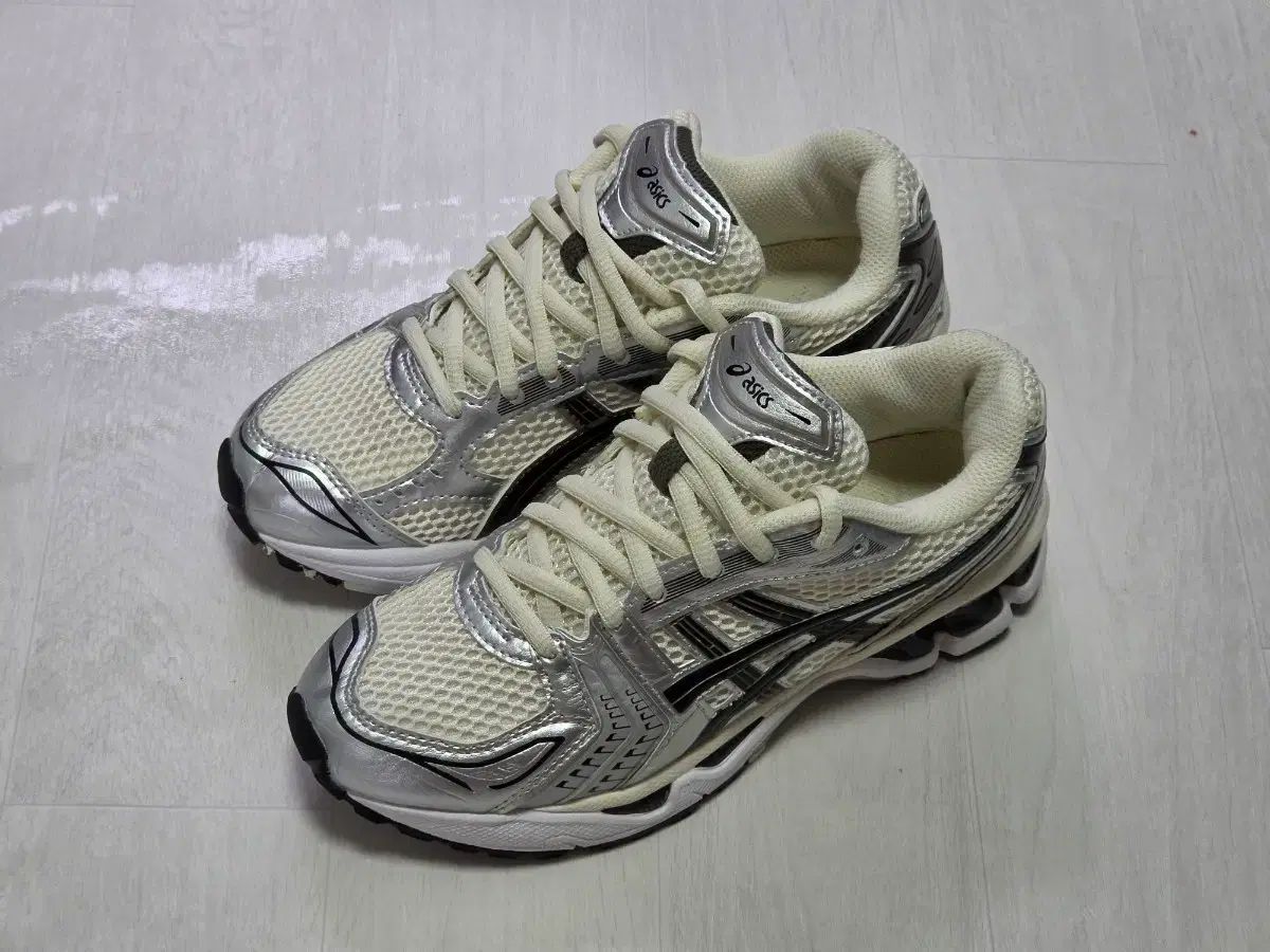asics アシックス ゲル カヤノ 14 クリーム ブラック 240 サイズ