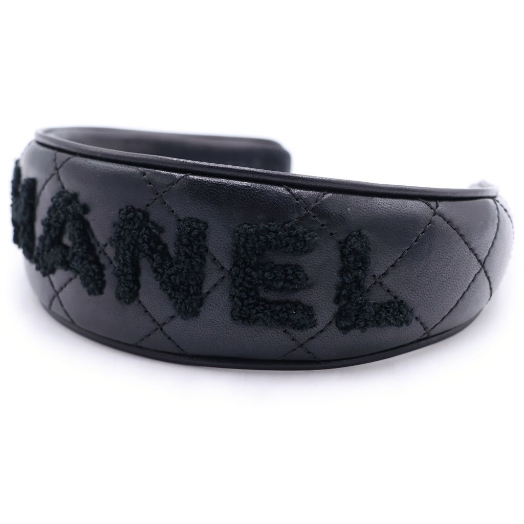 CHANEL (シャネル) シャネル ロゴ カチューシャ ヘアバンド ブラック レザー 59,400円