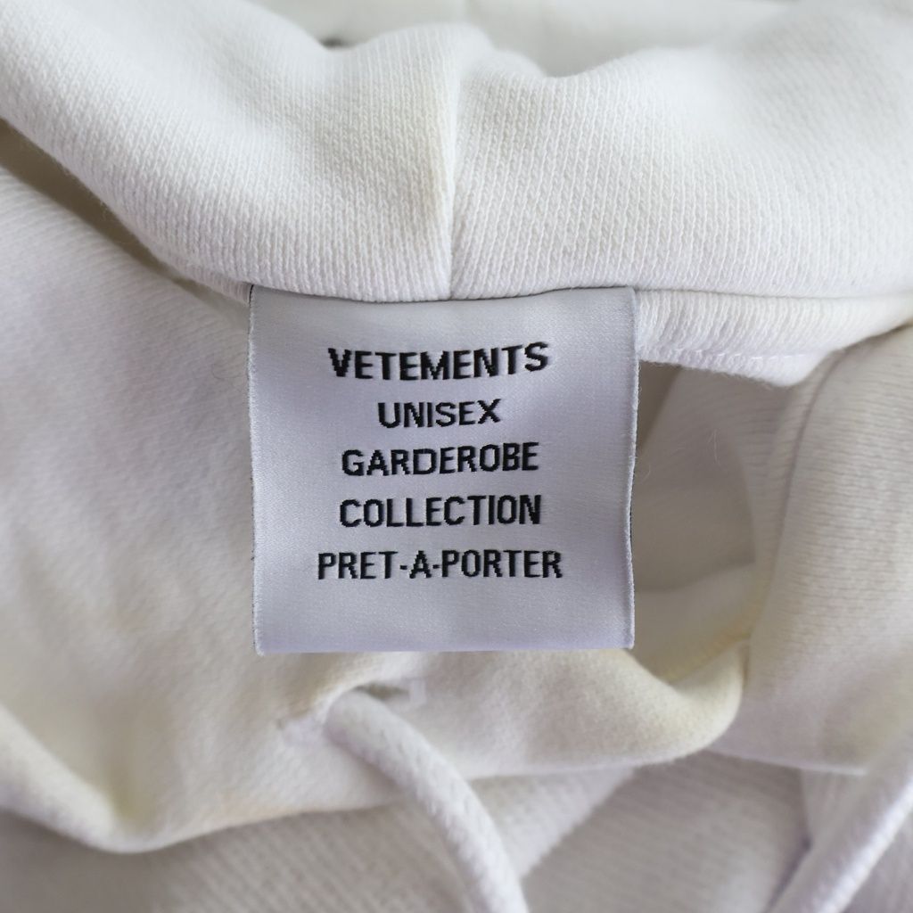 VETEMENTS (ヴェトモン) インサイド ロゴ デザイン プルオーバー