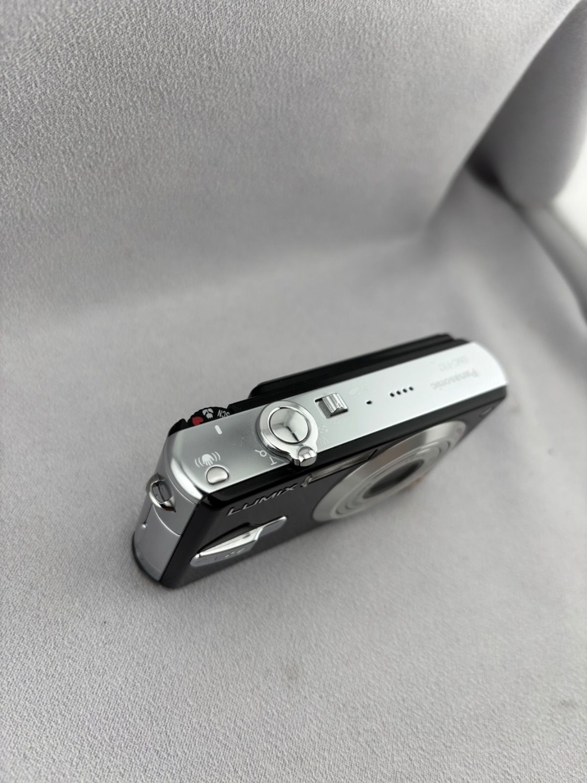 2126【美品、動作確認済み】 Panasonic LUMIX DMC-FX7 ブラック
