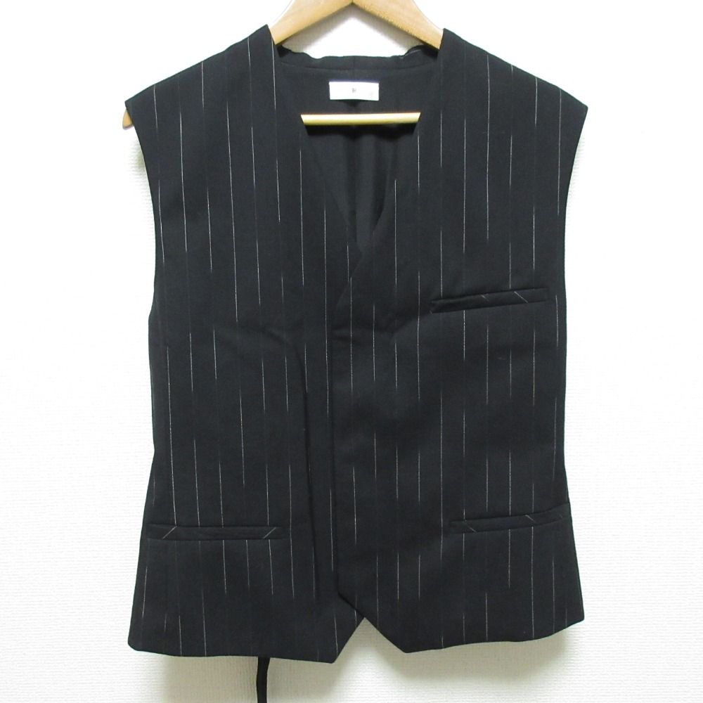 美品 24SS TB TOMORROWLANDトゥモローランド KASURIストライプジレ ベスト サイズF ブラック レディース 古着 中古 USED