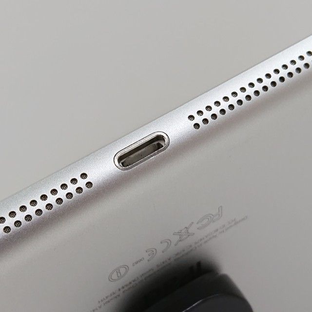 iPad Air Wi-Fi + Cellular 16GB au シルバー 送料無料 本体 c21754