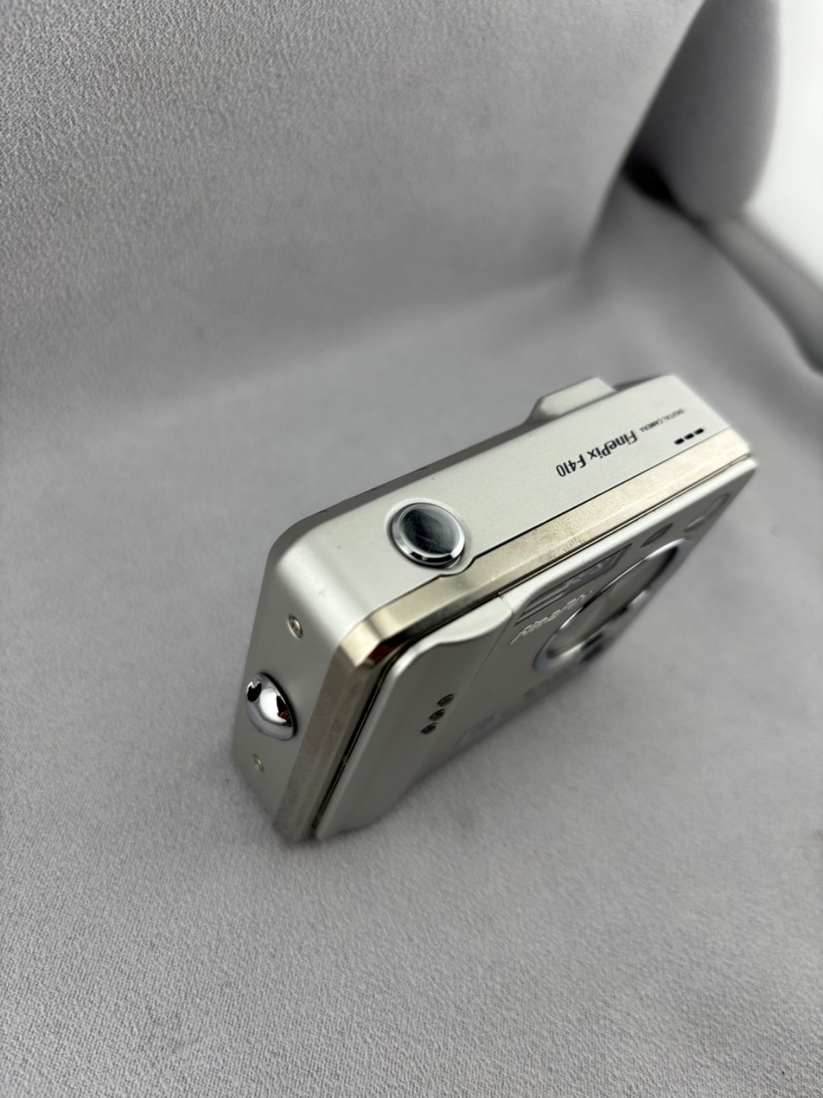 2105【美品、動作確認済み】 FUJIFILM FinePix F410 シルバー 富士