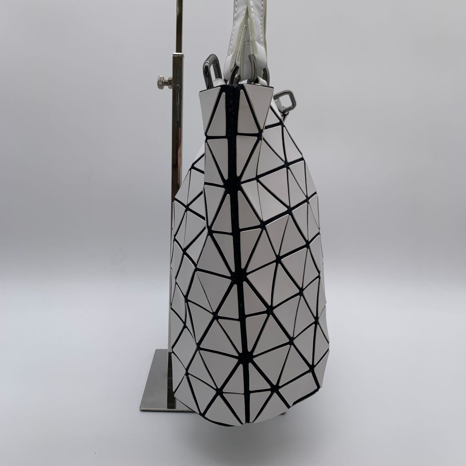 【BAO BAO ISSEYMIYAKE】イッセイミヤケ 白2wayショルダー BAO BAO ISSEY MIYAKE バオバオイッセイミヤケ トートバッグ