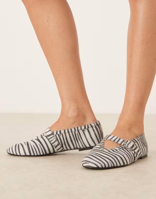 グラマラス レディース シューズ パンプス プリント Glamorous ballet flats with buckle straps in zebra print ZEBRA FAUX PONY