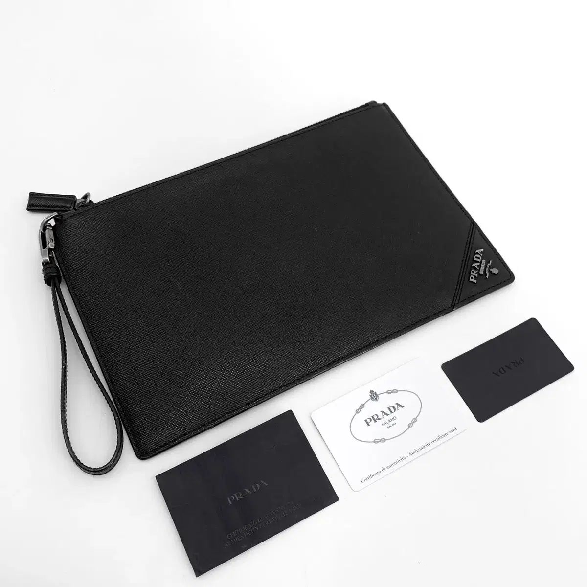 PRADA プラダ 三角ロゴ サフィアーノ ストラップ クラッチバッグ 2NH005 55,211円