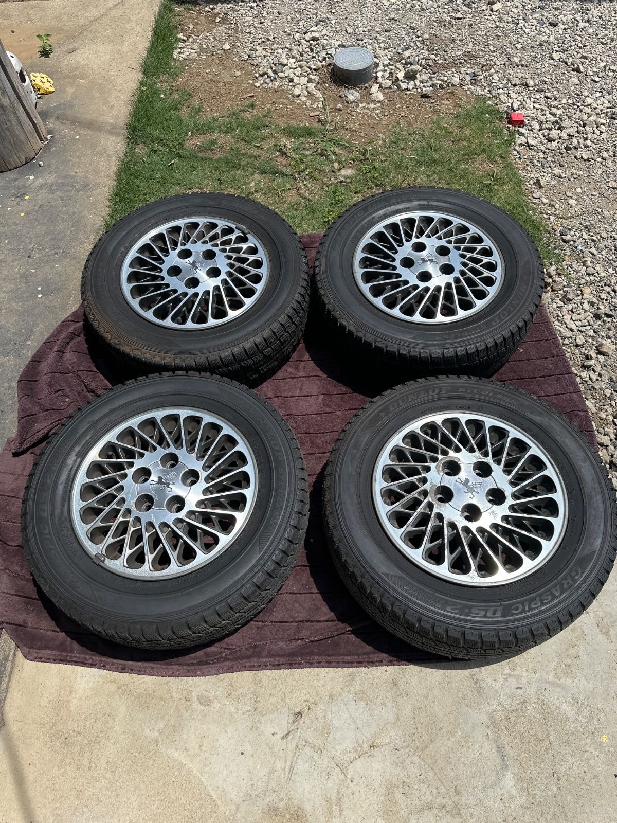 トヨタ 20系 純正 ソアラ グリフォンエンブレム 15インチ タイヤセット