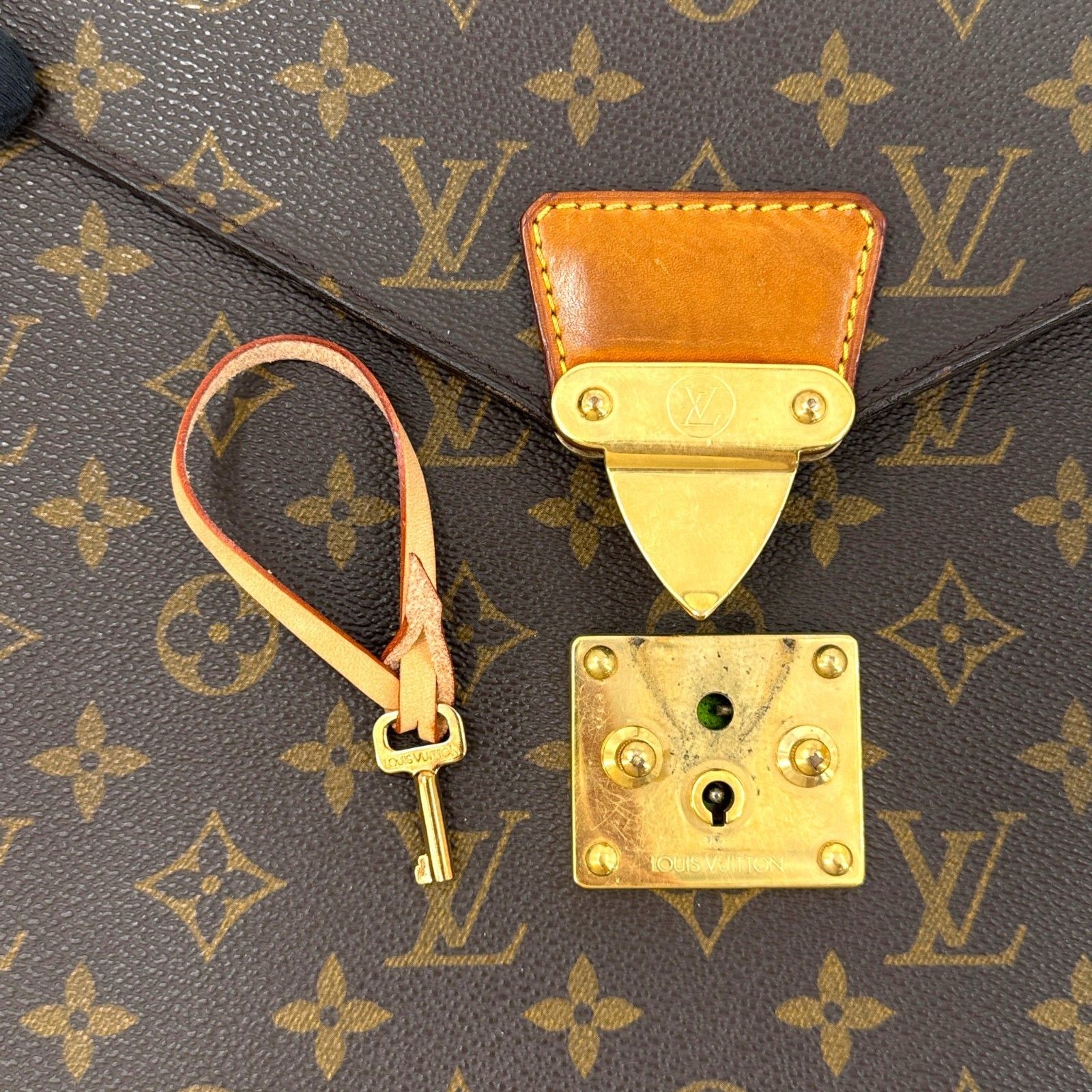 LOUIS VUITTON モノグラムキャンバス セルヴィエット・コンセイエ