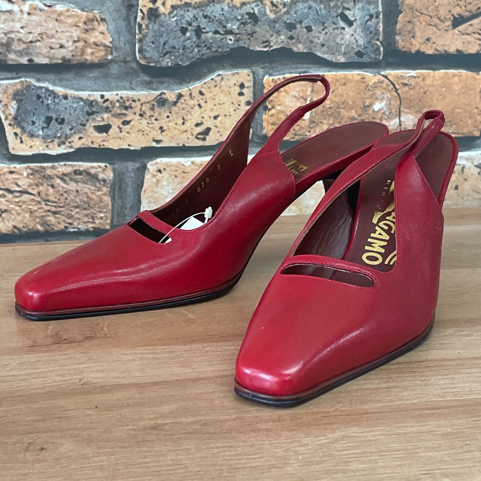 ★DE【訳アリ新品】Salvatore Ferragamo スリングバックパンプス レッド レザー イタリア製 サルバトーレフェラガモ KKVTRDE165