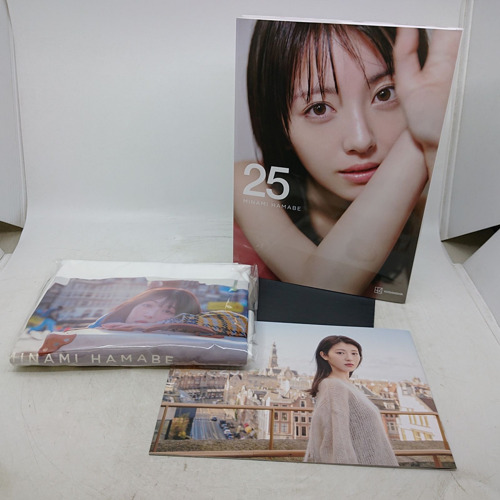 未使用品】浜辺美波写真集 25 豪華版 講談社 付属品あり 箱付き