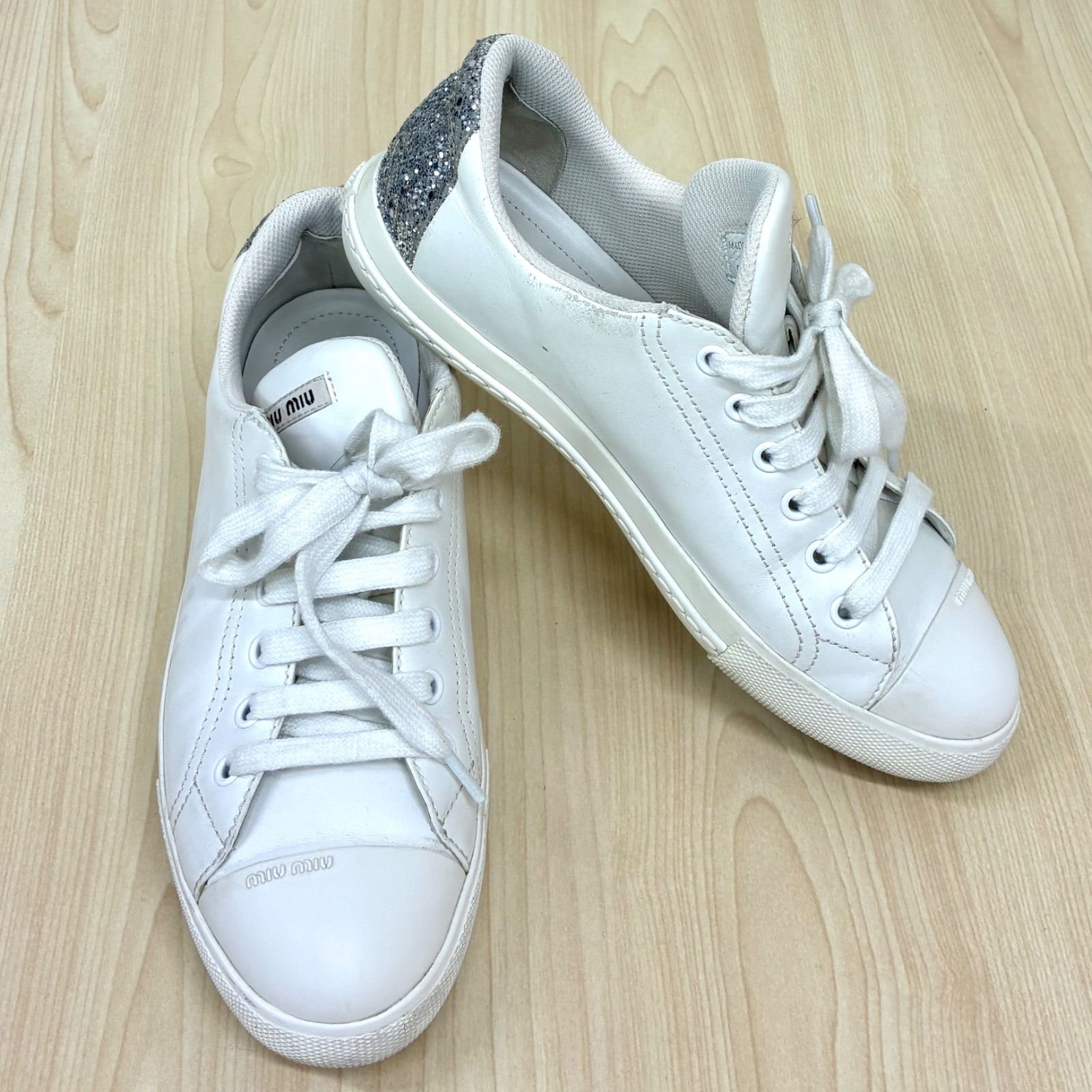 美品✨ miu miu スター グリッター ラメ ホワイト レザー 23cm ミュウミュウ MIU MIU】グリッタースニーカー レザースニーカー EUR37