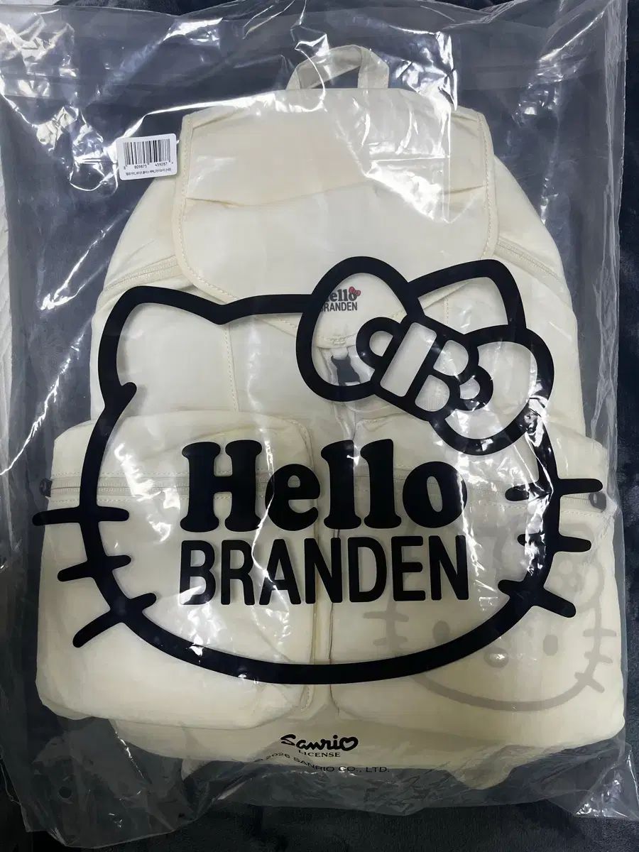 ブランドHELLO KITTY バックパック アイボリー 未開封 新品