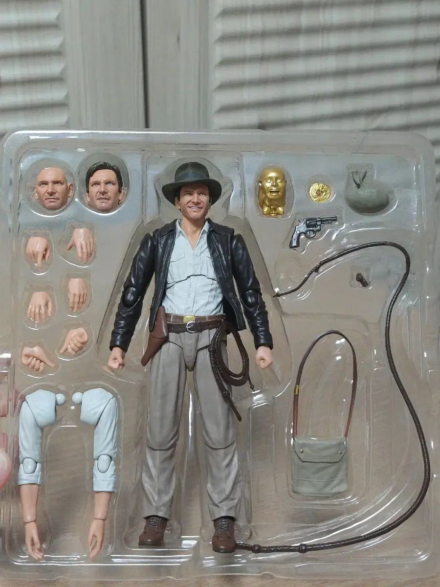 バンダイ shf フィギュアーツ インディ・ジョーンズ 6インチ フィギュア