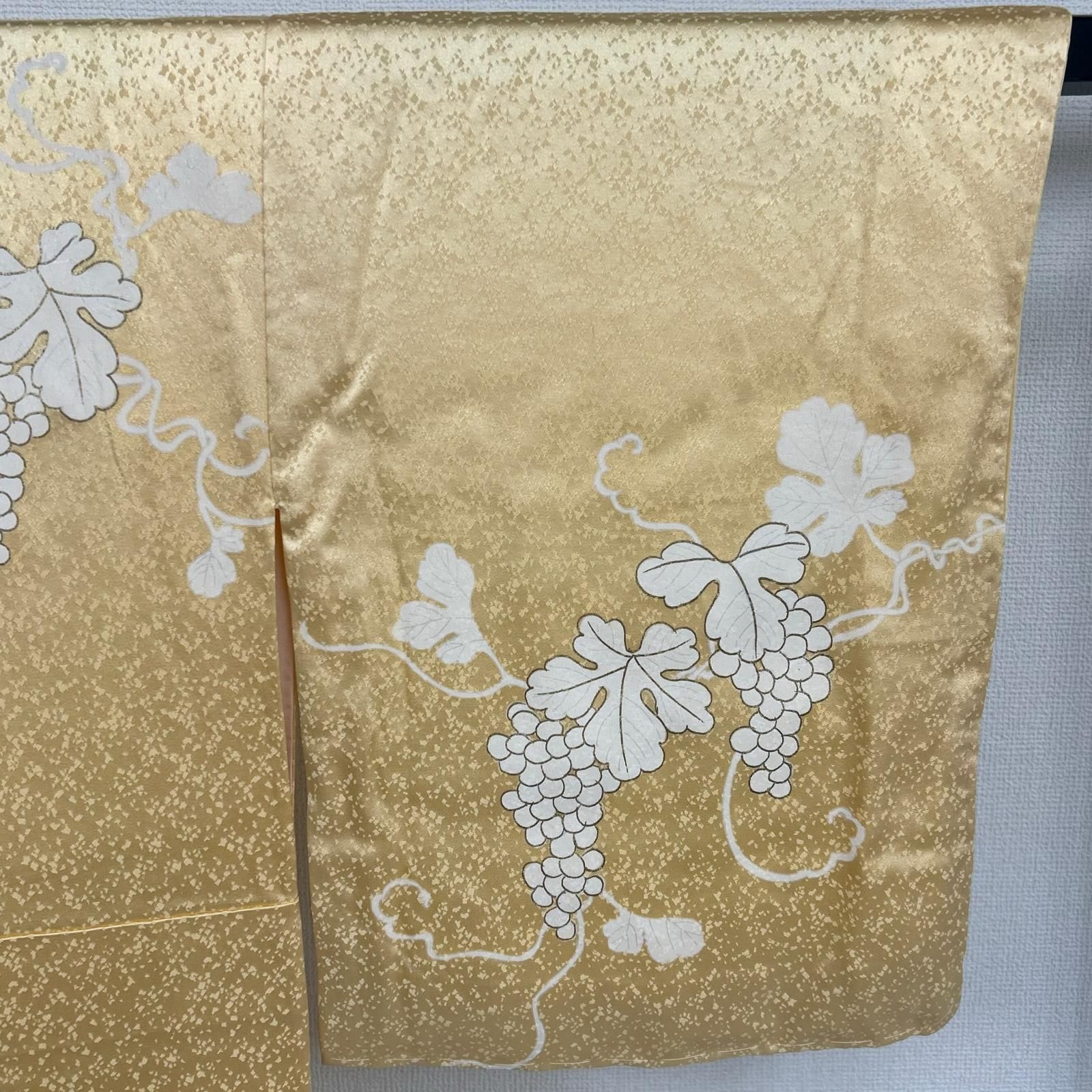 付下げ 金駒刺繍 金彩 葡萄の染め 紋無し 正絹 着物 MK-4196 - メルカリ