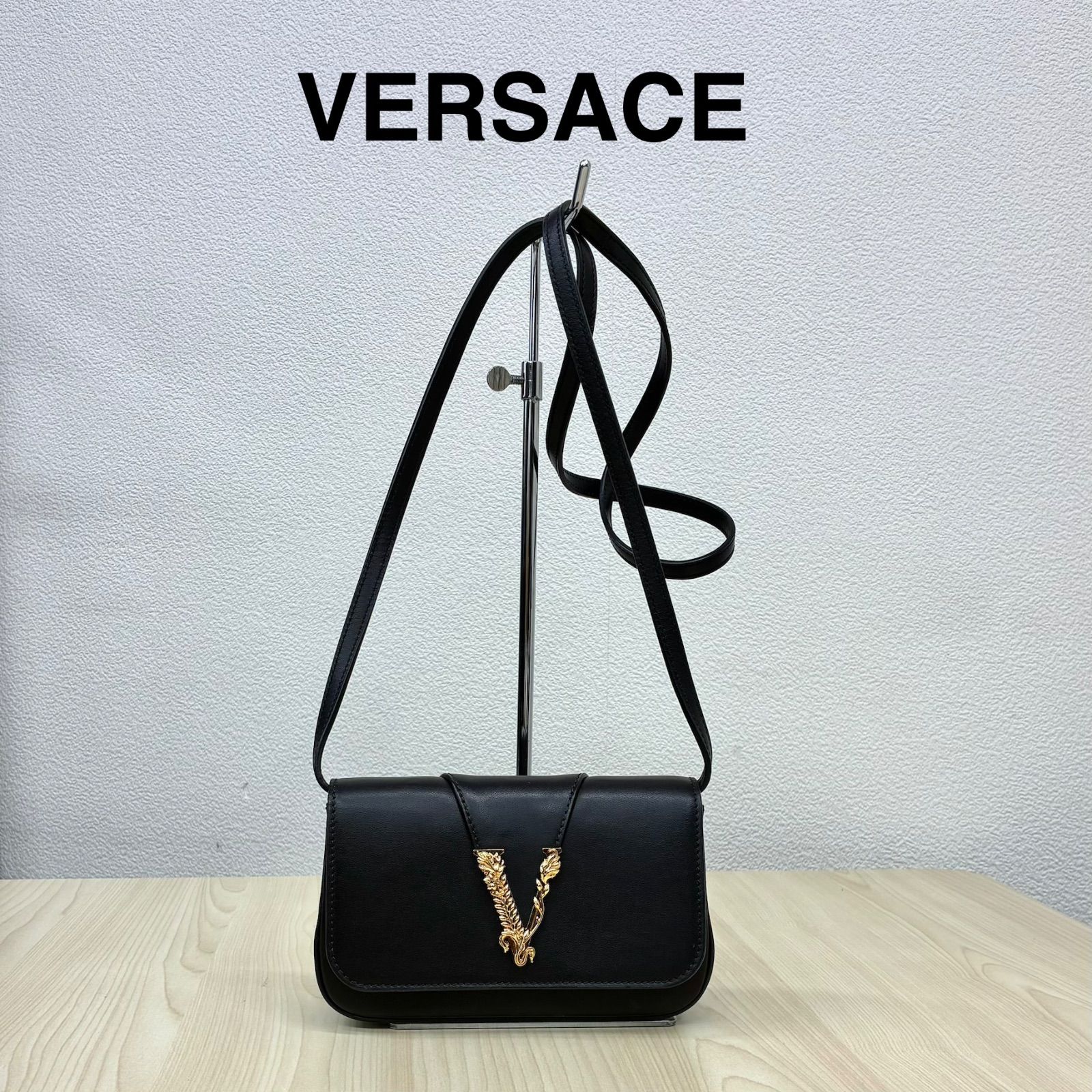 【ヴェルサーチ VERSACE】ほぼ未使用・美品！ヴィルトゥス ミニショルダーバッグ ブラック 黒
