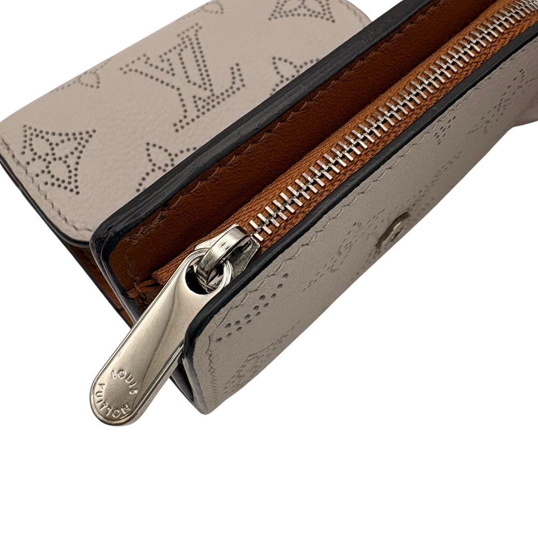 LOUIS VUITTON ルイヴィトン マヒナ ポルトフォイユ イリスXS 三つ折り