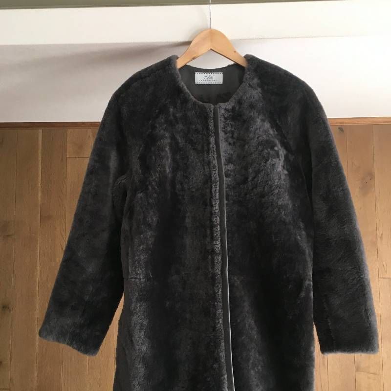 美品 Zelal ゼラール 羊革 ノーカラー ムートン ロング コート 11AR