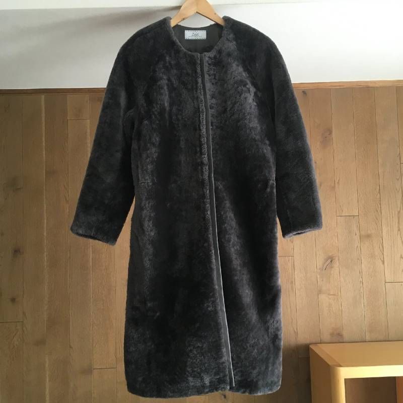 美品 Zelal ゼラール 羊革 ノーカラー ムートン ロング コート 11AR