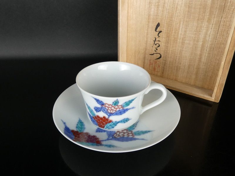 人間国宝 十三代 今泉今右衛門「錦藤袴絵紅茶碗」共箱 保証品 /a(L-3)