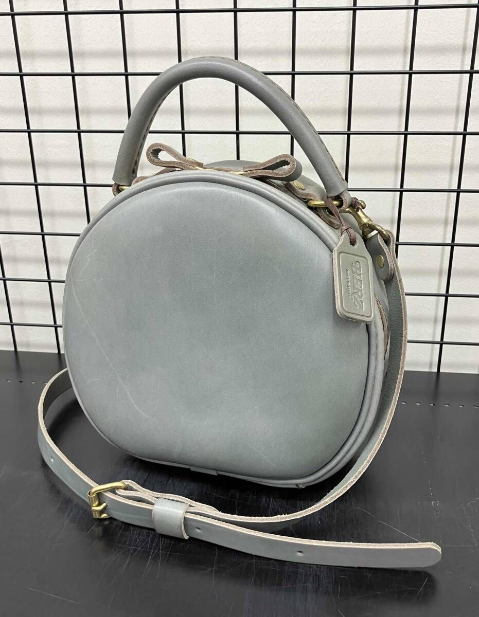 HERZ ヘルツ ショルダーバッグ ハンドバッグ 2way 丸型 革 ライトブルー