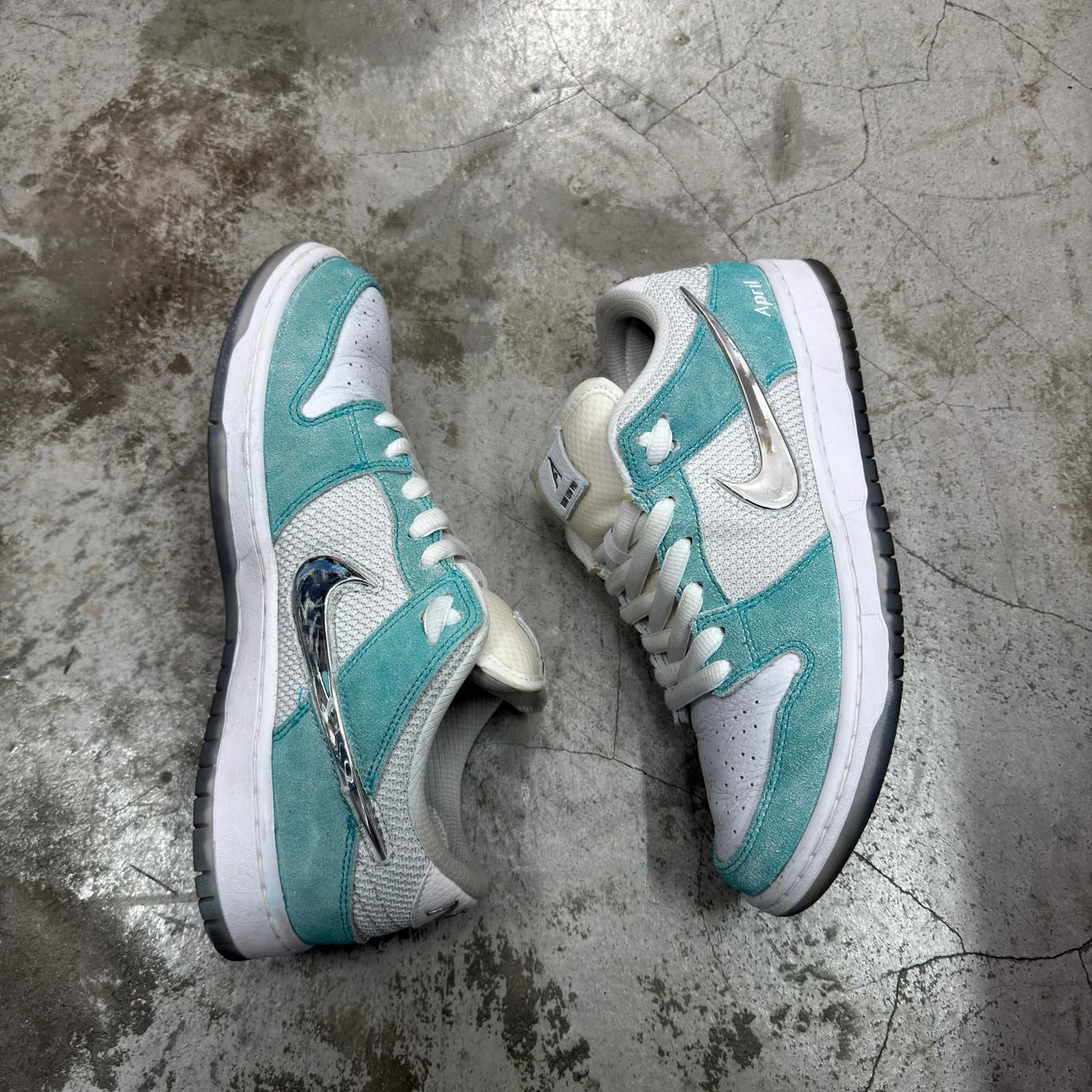 国内正規 NIKE SB  × APRIL SKATEBOARDS Dunk Low Pro QS ダンク スニーカー ナイキエスビー  × エイプリル FD2562-400 サックスブルー 27cm （20122M） 国内正規 NIKE SB × APRIL SKATEBOARDS Dunk Low Pro QS ダンク