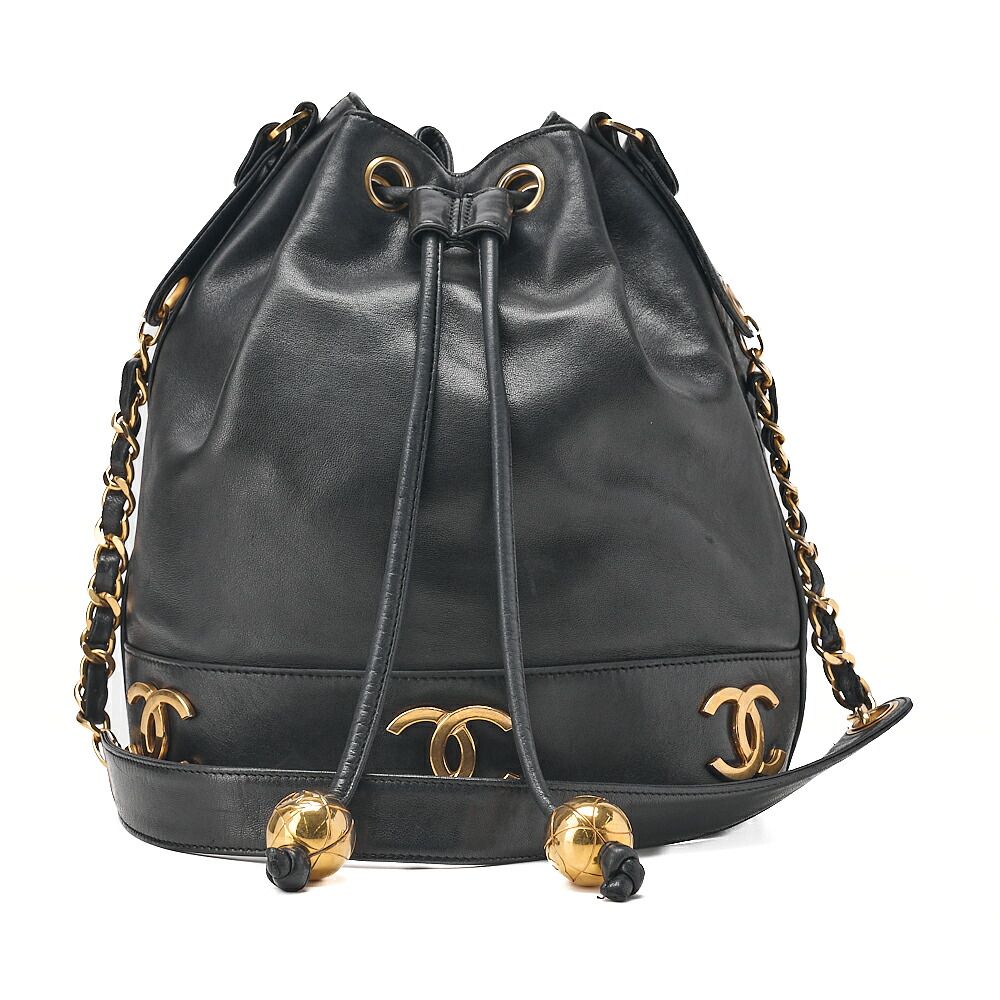 CHANEL シャネル　チェーンショルダーバッグ　トリプルココ 　ラムスキン 　ボールチャーム　巾着　黒　 ゴールド金具　 レディースバッグ　ブランド【中古】【送料無料】
