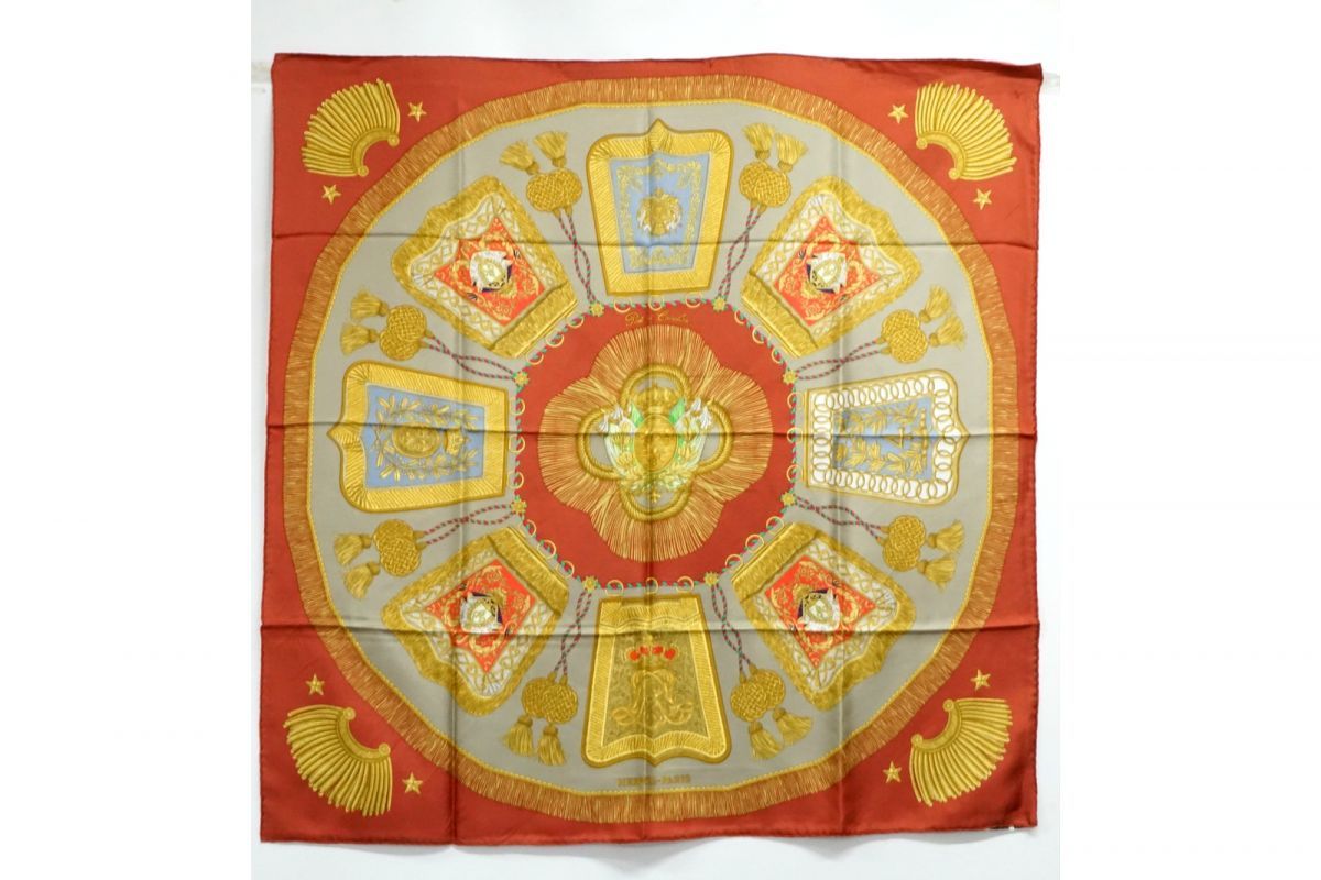 エルメス カレ90 大判 スカーフ シルク100％ Poste et Cavalerie サーベル飾袋 御所車 タグあり ストール 赤 レッド HERMES 7334k