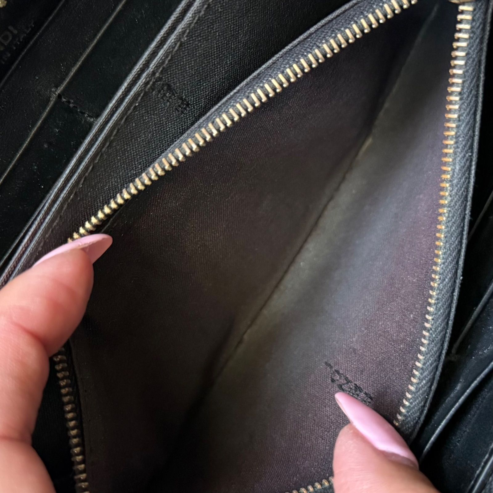 FENDI フェンディ バグズアイ モンスター レザー ラウンドファスナー長